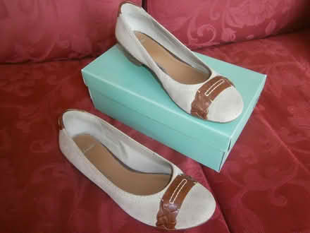 Photo of free Clarks “Genova Alpine” womens’ leather court shoes (Denham UB9) #1