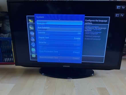 Photo of free For repair only - Samsung 32” HD TV (Spital Meadow SL4) #1