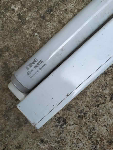 Photo of free Fluorescent Light 5ft (Kidlington OX5) #2