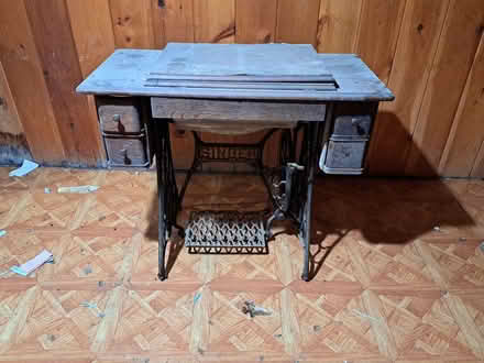 Photo of free Singer Sewing Machine (City of Ithaca) #1