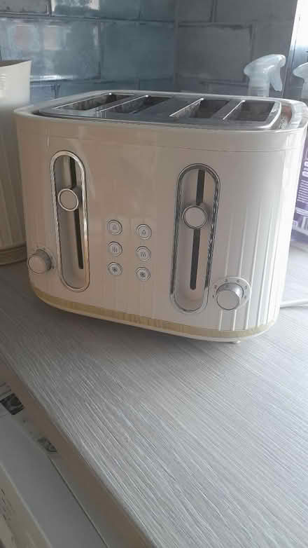 Photo of free toaster (Longton PR4) #1