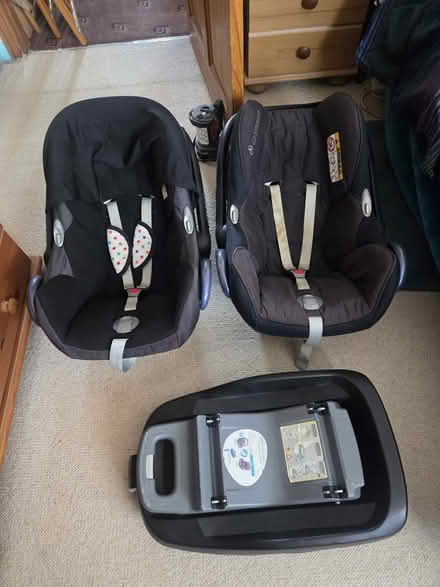 Photo of free x2 black maxi cosy baby car seats (dorset BH12) #1