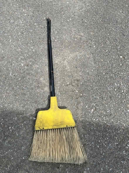 Photo of free broken broom - Pepperell (near Rt 119/113-Pepperell) #1