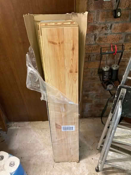 Photo of free handful of planks of wood veneer for flooring (Bridge of Allan FK9) #1