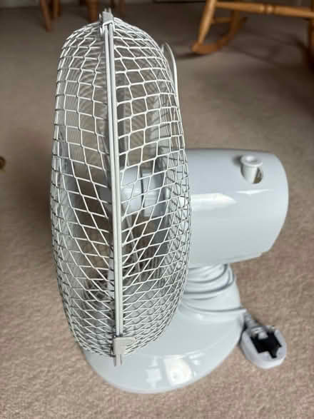 Photo of free White Desk Fan (Wheatley OX33) #2