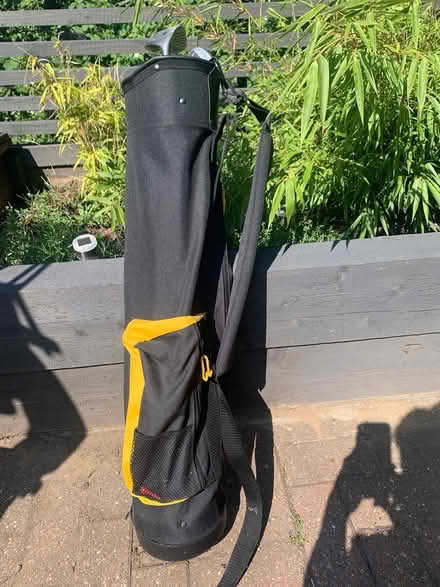 Photo of free Child’s golf bag and putters (Sandling ME14) #1
