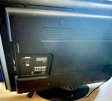 Photo of free Flat screen HD TV + remote (working) (Seven Dials BN1) #2