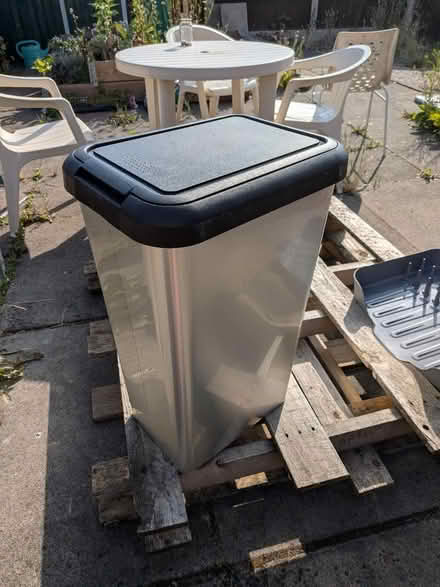 Photo of free Kitchen bin (Chester Road M15) #1