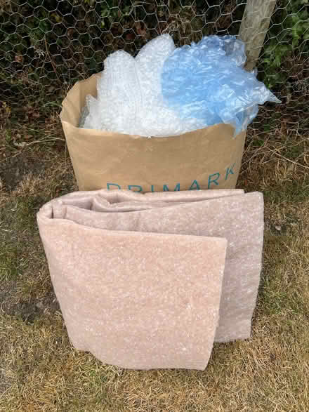 Photo of free big bag of bubble wrap & packaging material (Rowsley DE4) #1