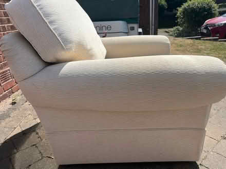 Photo of free Cream suite (Knowle B93) #3