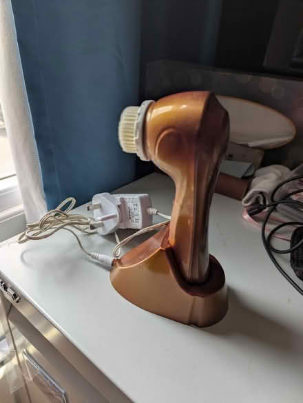 Photo of free Faulty Magnitone brush + new heads (Castle road area) #2