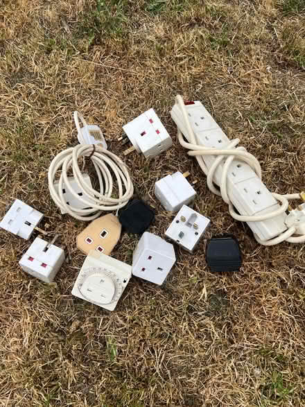 Photo of free selection of double plugs/extension leads & a timer (Rowsley DE4) #1