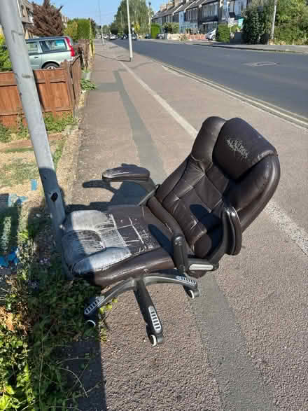 Photo of free A broken chair (Cb17DA) #1