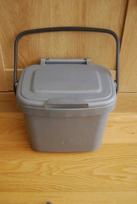 Photo of free Small Kitchen Food waste caddy (The Moravian Settlement DE72) #1