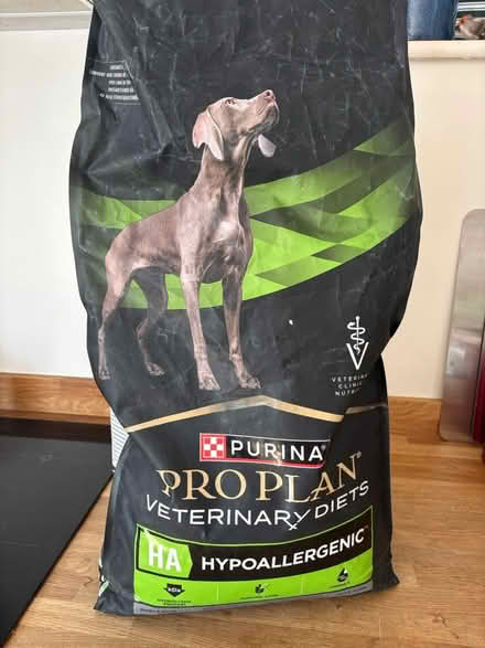 Photo of free Pro Plan hypoallergenic dog food (OX16 Cherwell heights) #1