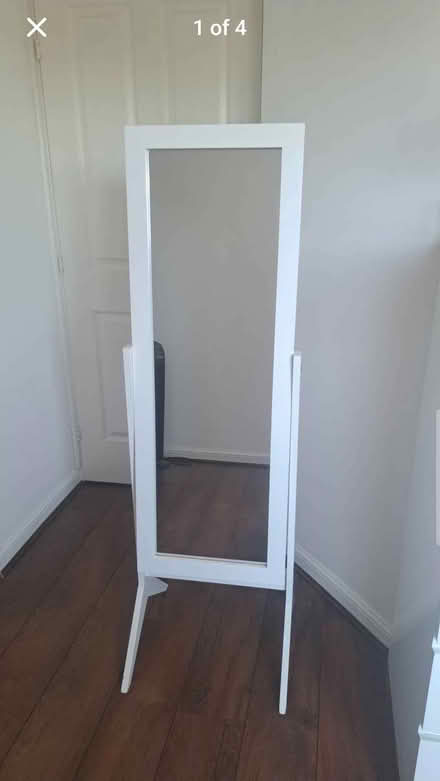 Photo of free White mirror (Erith DA8) #1