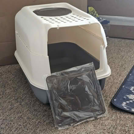 Photo of free Fully Enclosed Cat Litter Box SW19 (SW19) #1
