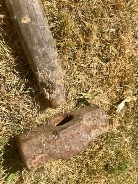 Photo of free 7lb sledgehammer head & handle (Kelvedon Hatch CM15) #1