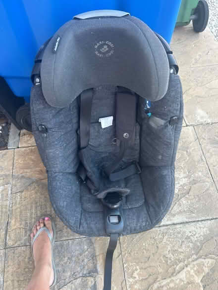 Photo of free Car seat isofiz (Aldershot) #1
