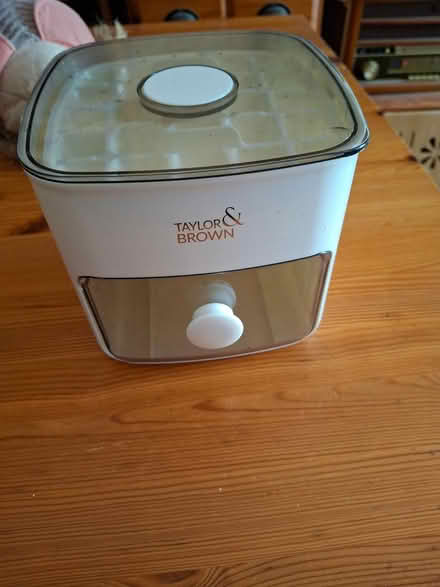 Photo of free Ice Cube Maker (Locks Heath SO31) #1