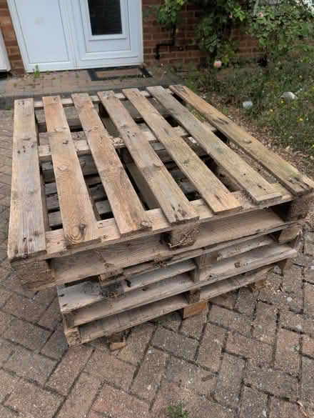 Photo of free 5 pallets (Letchworth SG6) #1