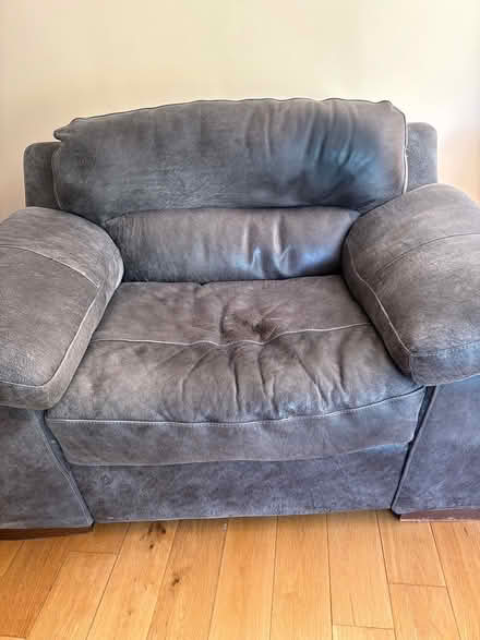 Photo of free 4 seater settee & 2 large chairs (East Markham NG22) #2