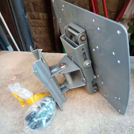 Photo of free TV wall mount bracket (Charlbury OX7) #1