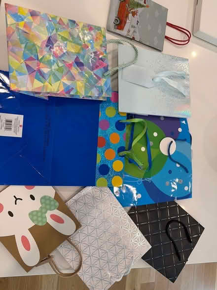 Photo of free 7 Gift bags (Bloor & Islington) #1