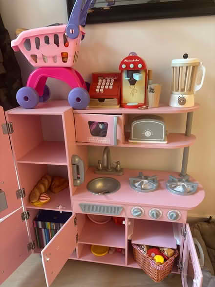 Photo of free Children’s kitchen (Chelsea london) #2