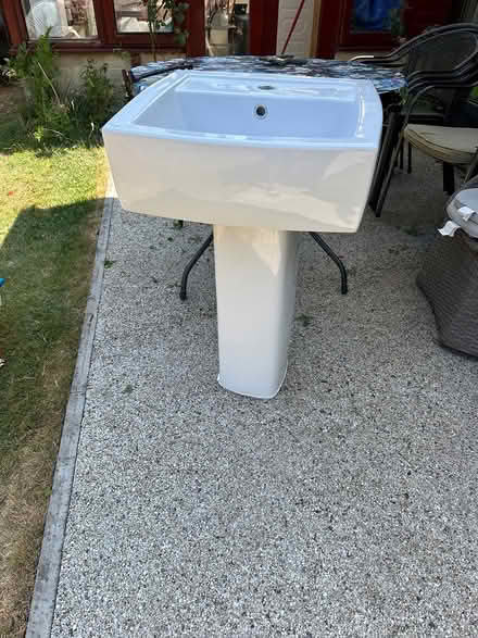 Photo of free Basin and Pedestal (bath BA2) #2
