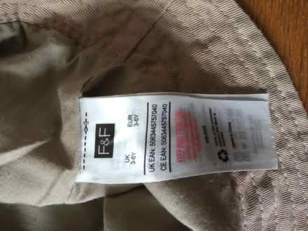 Photo of free kids' round-brim sun hat (City Centre S1) #3