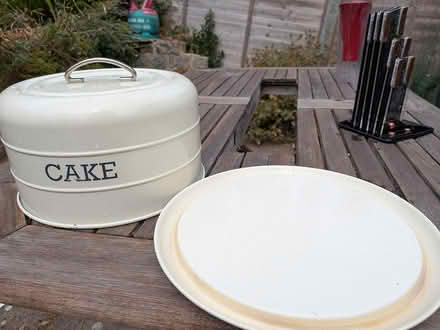 Photo of free Cake tin (Welwyn Village, AL6) #2