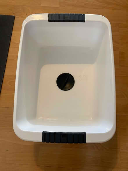 Photo of free washing-up bowl with integral plug (Cogges OX28) #1