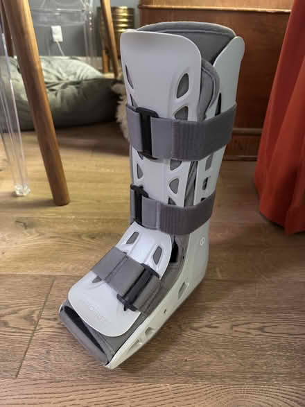 Photo of free DJO Aircast ankle boot and more (101 and Fair Oaks Sunnyvale) #1