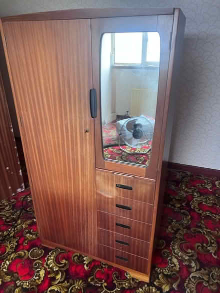 Photo of free 1960s wardrobe (Langbank) #2