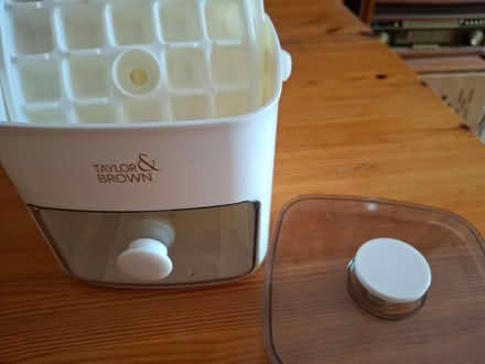 Photo of free Ice Cube Maker (Locks Heath SO31) #2