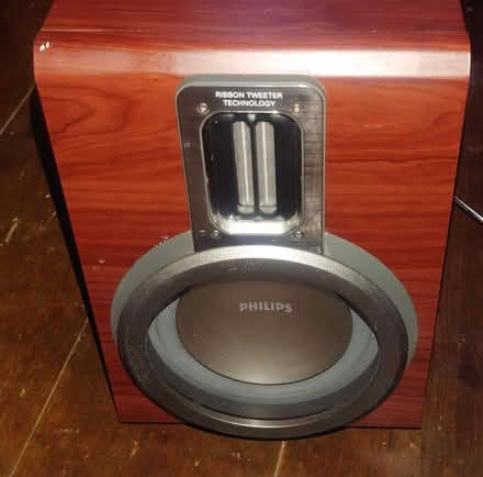 Photo of free Phillips midi system, working but faulty (Boscombe BH5) #4