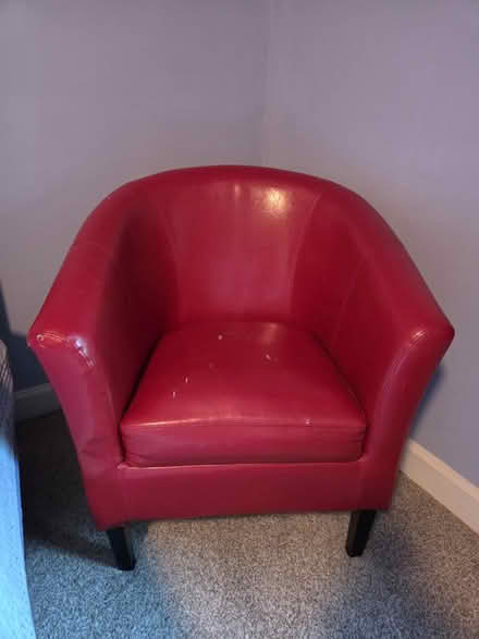 Photo of free Chair red (Milwaukie, Ardenwald) #3