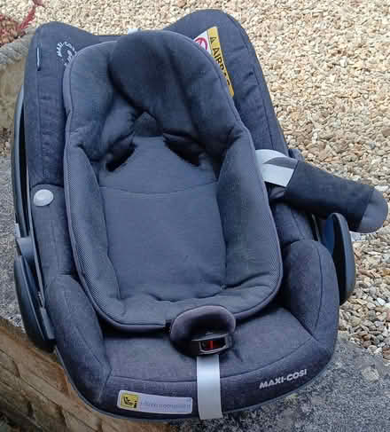 Photo of free Maxi-Cosi car seat & baby carrier (Exton LE15) #2