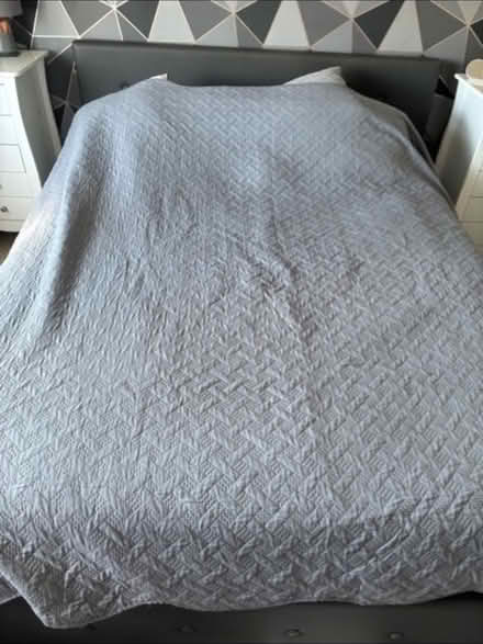 Photo of free Grey bedspread kingsize (Knaphill GU21) #1