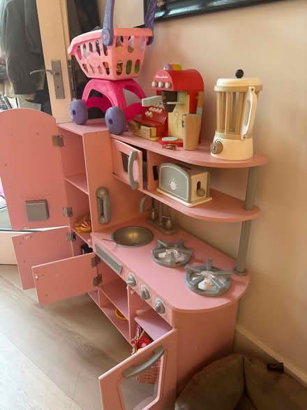Photo of free Children’s kitchen (Chelsea london) #3