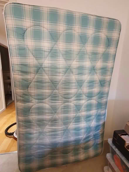 Photo of free Queen Duvet (City Island LS12a) #1