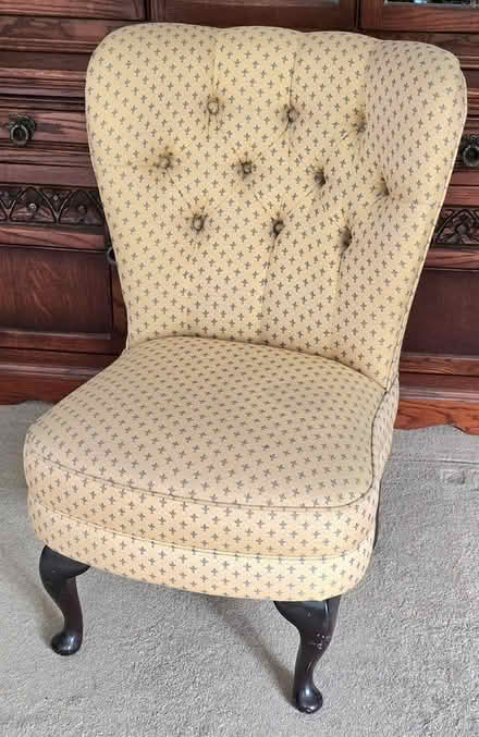 Photo of free Lovely Bedroom Chair (Llandderfel LL23) #1