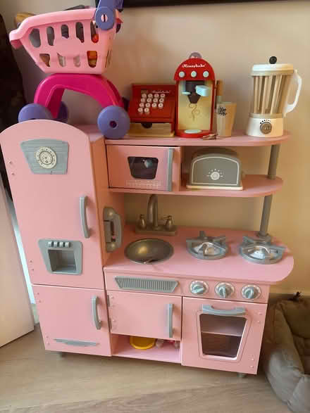 Photo of free Children’s kitchen (Chelsea london) #1