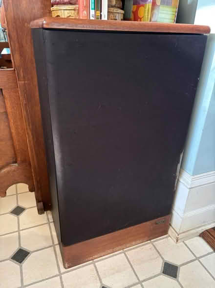 Photo of free 90s stereo system and speakers (Midtown) #4