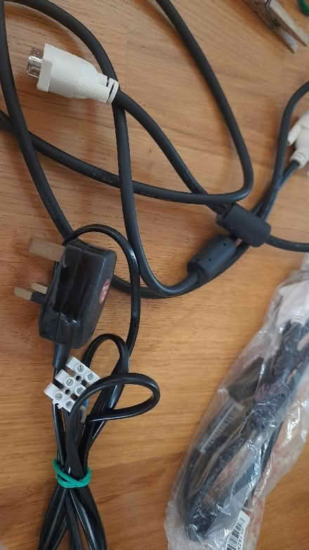 Photo of free Computer display cables (Byfleet KT14) #2
