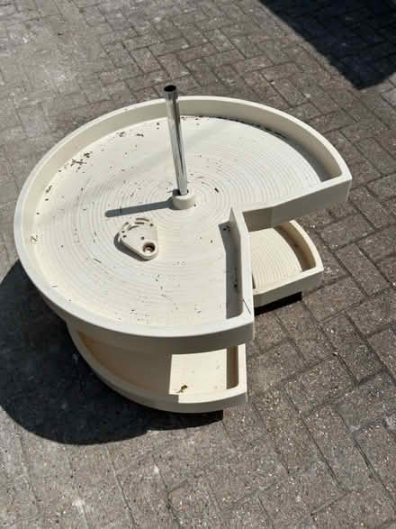 Photo of free Corner rotating self (Caterham Valley CR3) #1