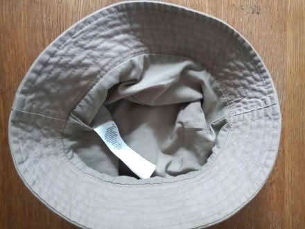 Photo of free kids' round-brim sun hat (City Centre S1) #2