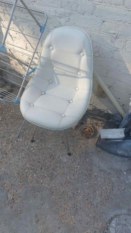 Photo of free Nice Comfortable Chair Hanwell (W7) #3