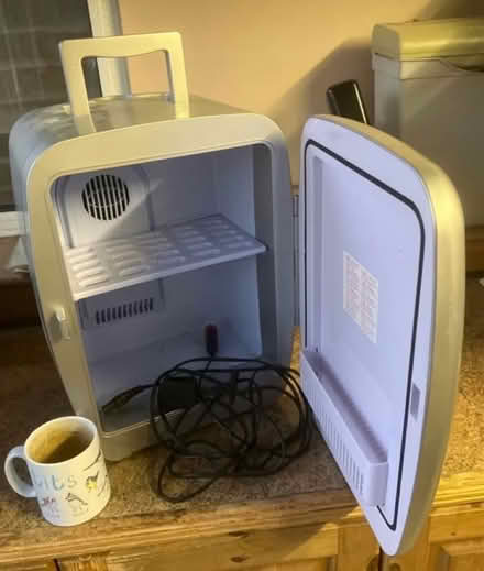 Photo of Mini fridge 4disabled person isolat (Watford) #2